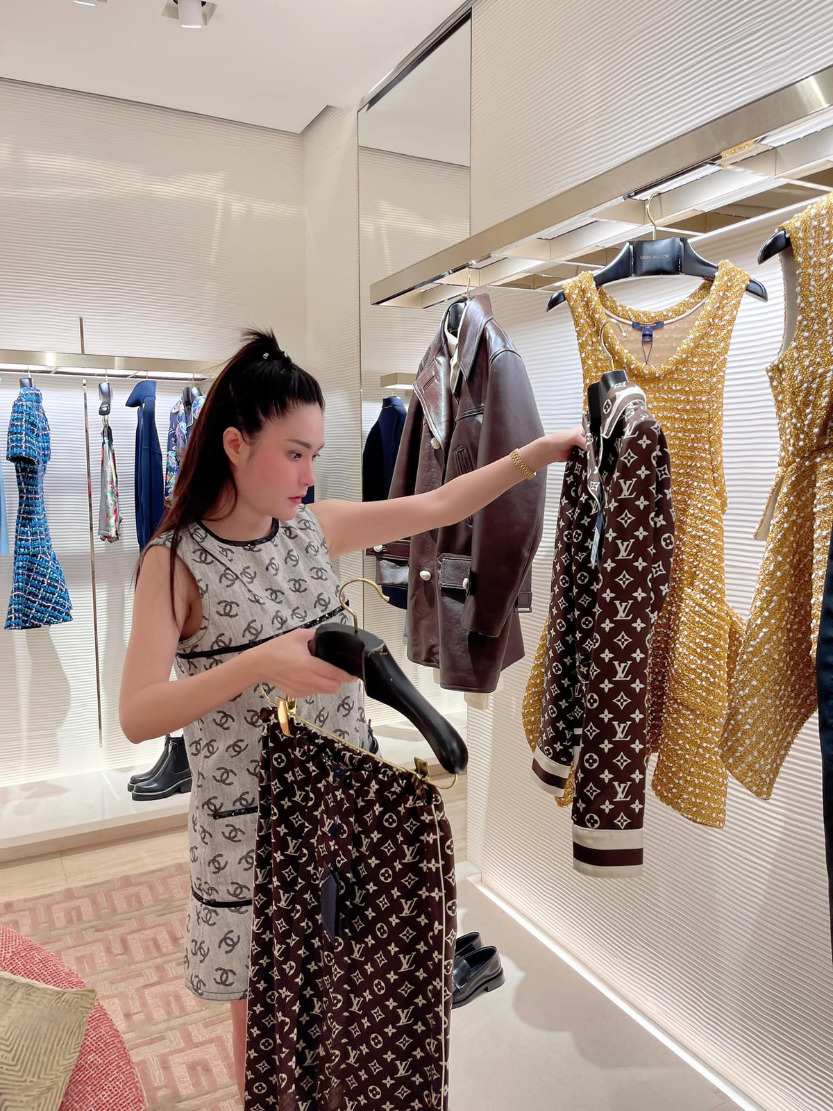 Không chỉ có lối sống xa hoa, sang chảnh mà Đoàn Di Băng còn được chồng yêu chiều hết mực.