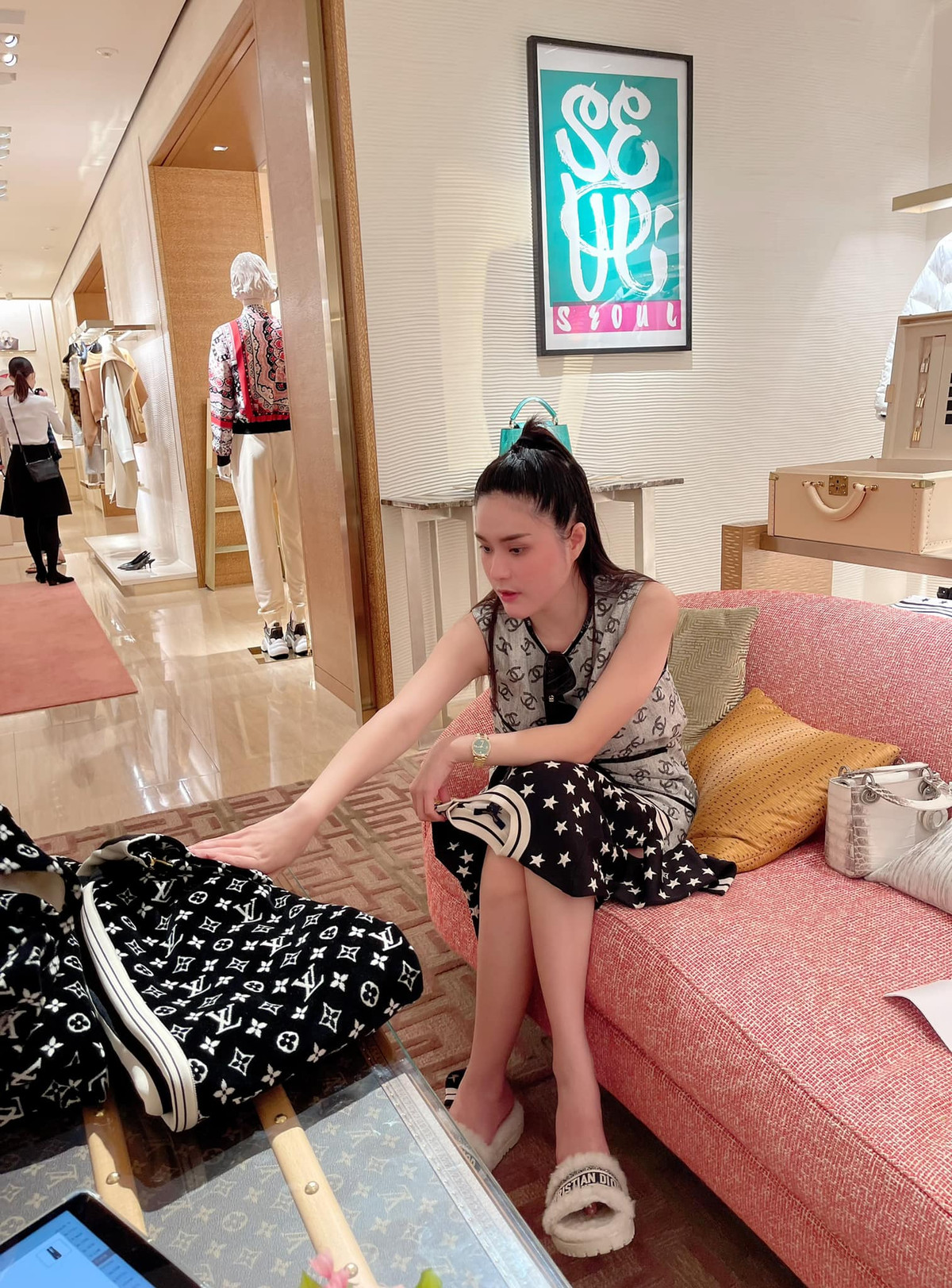 Vợ chồng Đoàn Di Băng luôn khiến khán giả choáng ngợp trước những lần "chốt đơn" lên đến hàng trăm triệu đồng.