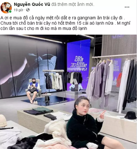 Vốn là người lắm của nhiều tiền lại biết cách hưởng thụ nên cả 2 đã ghé thăm các store cao cấp để mua hàng hiệu.