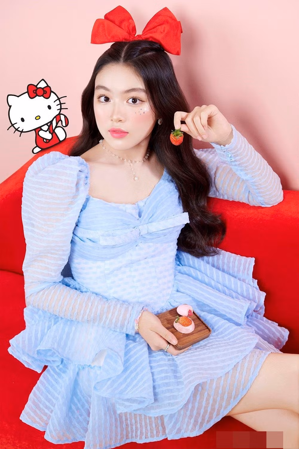 Được biết, bộ ảnh lần này là dự án quảng cáo đầu tiên của con gái Quyền Linh hợp tác với một thương hiệu son dưỡng môi.