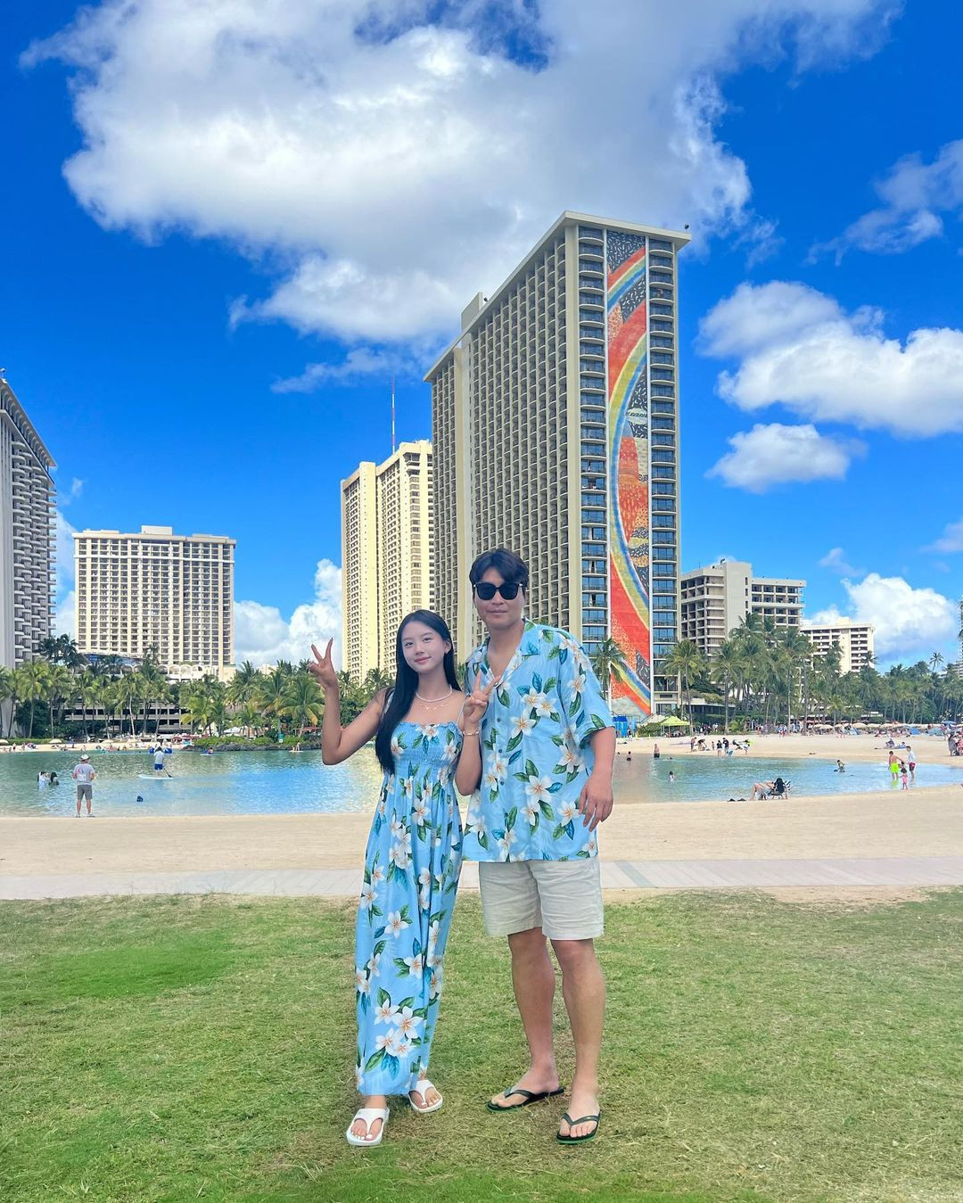 Sự nổi tiếng ngay từ nhỏ của gái xinh xứ Hàn gây ra một số tranh cãi rằng cô có cơ hội trên nhờ danh tiếng của người cha nổi tiếng.