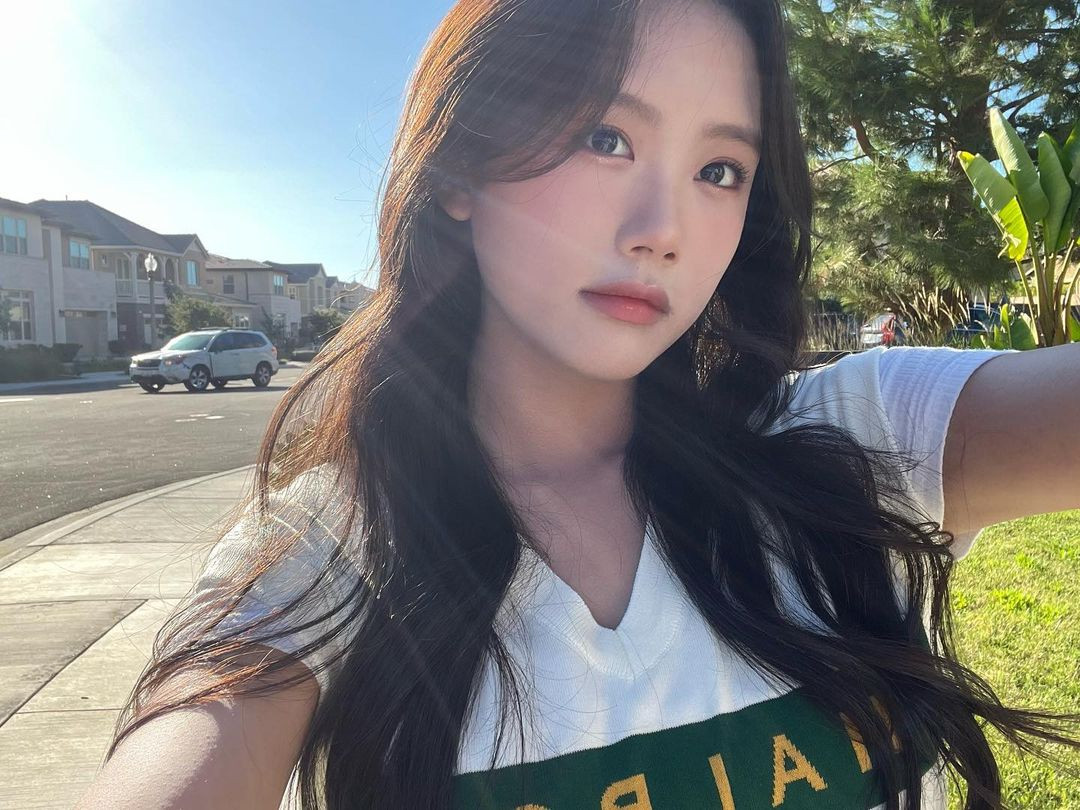 Lee Jaesi được chú ý khi phát triển sự nghiệp người mẫu. Mới 15 tuổi nhưng cô đã được sải bước trên sàn diễn tại Paris Fashion Week.