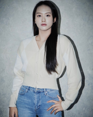 Lee Jaesi hiện tại đã cao 1m71 dù mới 15 tuổi, được nhiều đơn vị sản xuất săn đón làm người mẫu. Ảnh: IGNV