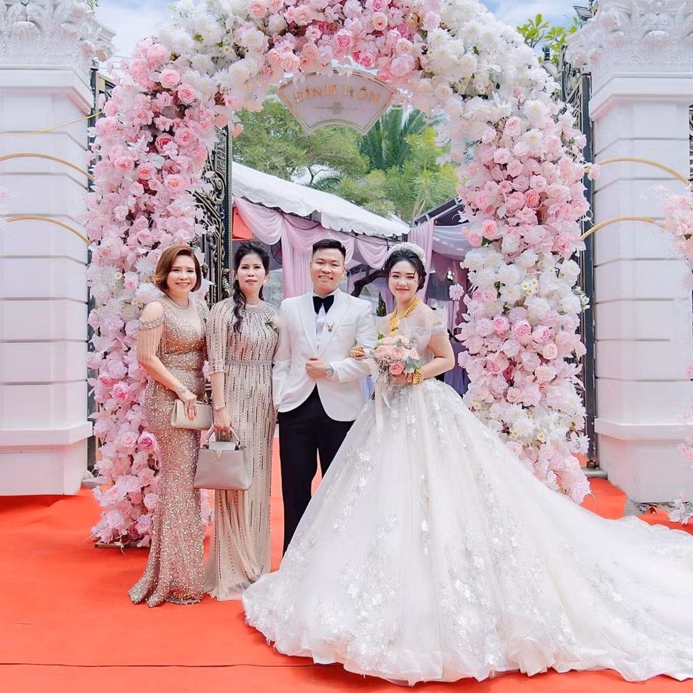 Sau 3 tháng tìm hiểu, cả hai thấy hợp nhau nên đã quyết định tiến tới chuyện hôn nhân. Ảnh: P.M