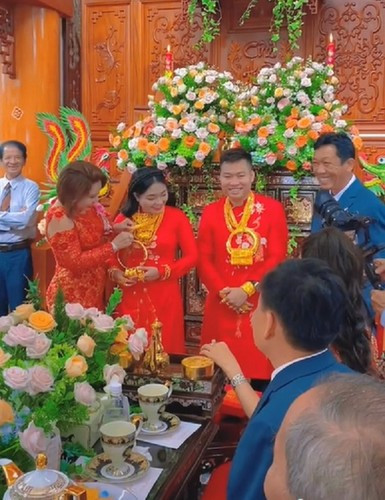 Những hình ảnh về đám cưới này sau khi chia sẻ lên MXH đã nhanh chóng thu hút sự chú ý lớn của netizen. Ảnh: Cắt từ clip TikTok N.V