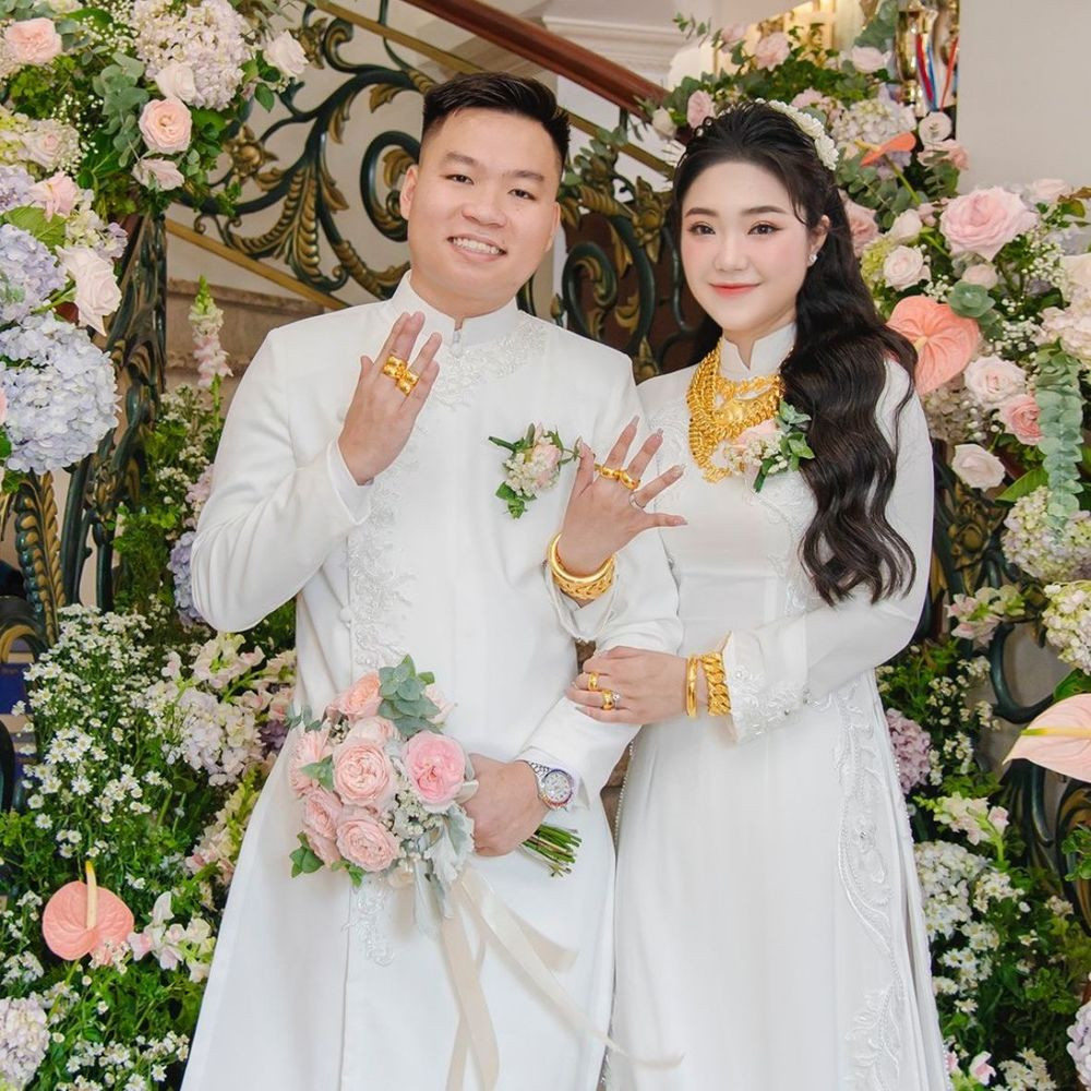 Theo đó, gia đình hai bên của cô dâu chú rể đều môn đăng hộ đối, nổi tiếng trong giới kinh doanh. Cũng chính bởi vậy, tiệc cưới của họ xuất hiện nhiều khách mời là các doanh nhân, đại gia có tiếng. Ảnh: P.M