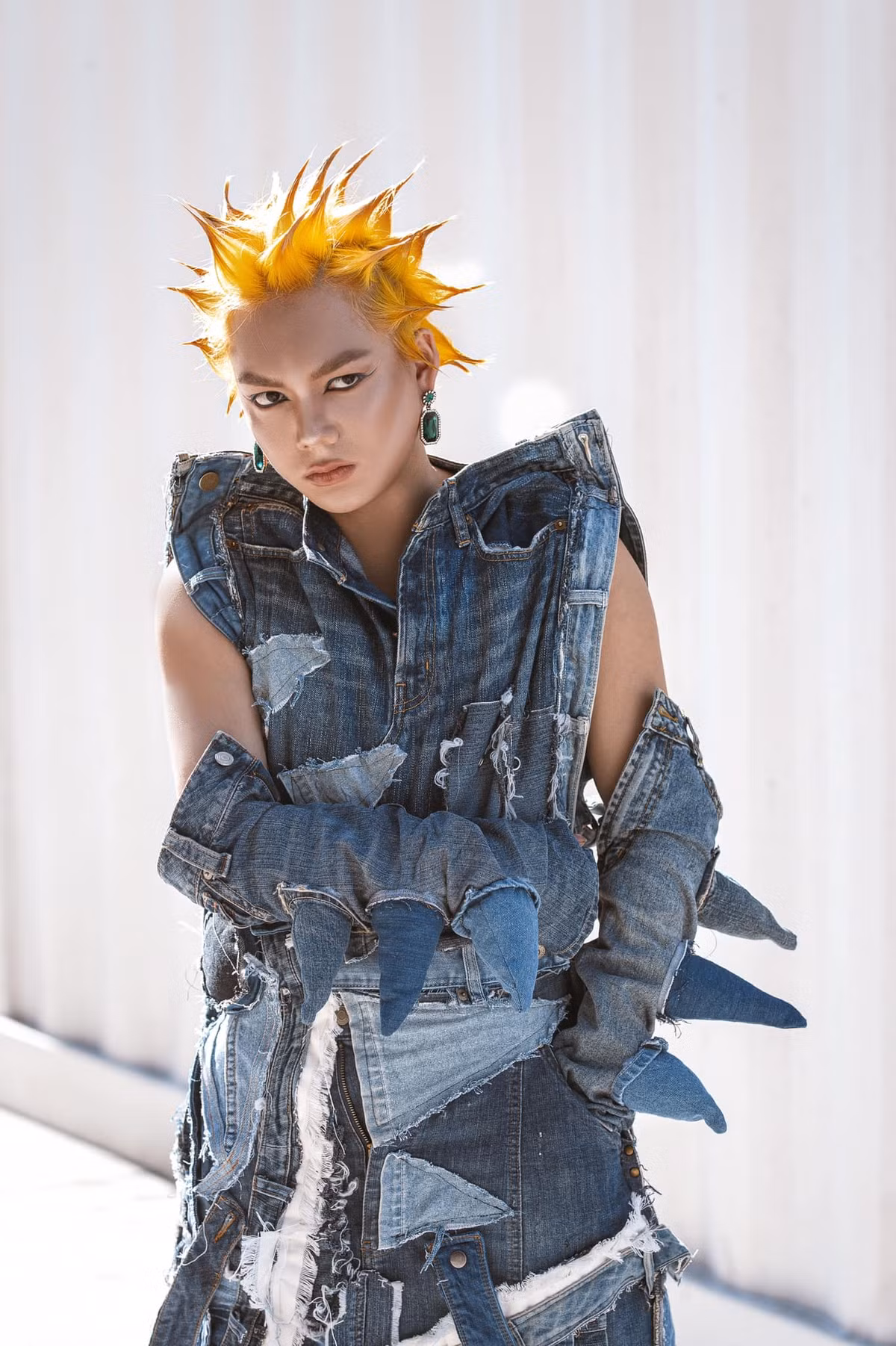 Nổi tiếng là vậy nhưng hot TikToker Phạm Thoại còn khiến nhiều người đi từ bất ngờ này đến bất ngờ khác với loạt trang phục dự sự kiện "ố dề", chẳng giống ai.