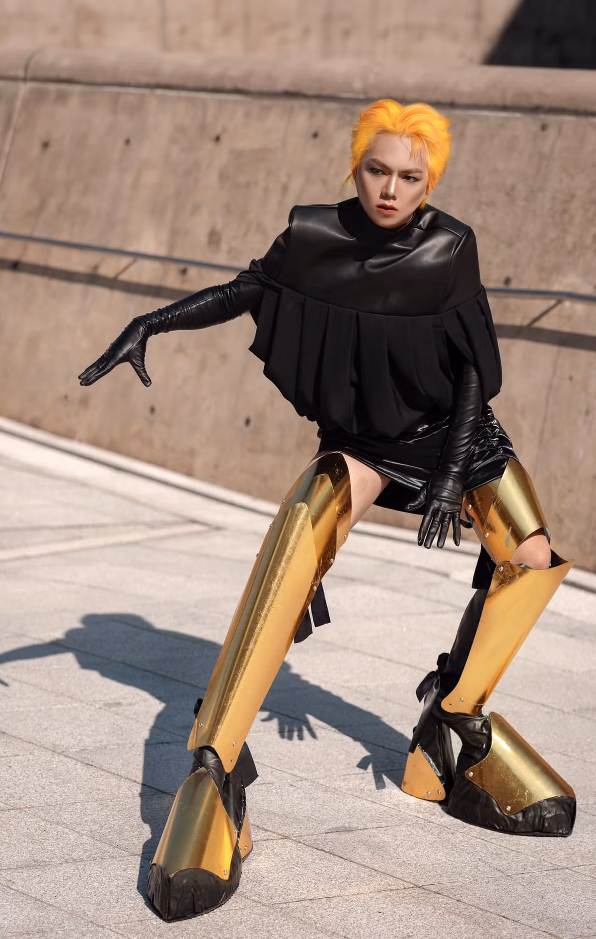 Với sự tự tin, cùng thần thái chuyên nghiệp Phạm Thoại lập tức tạo nên những dáng pose đầy ấn tượng. Loạt hình ảnh này của nam TikToker sau khi đăng tải lên MXH đã nhận về tương tác lớn.