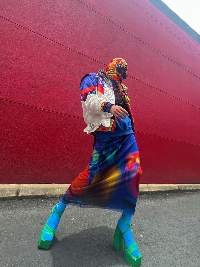 Phạm Thoại trước đó nhiều lần xuất hiện với các phong cách thời trang độc lạ làm người nhìn khó hiểu.