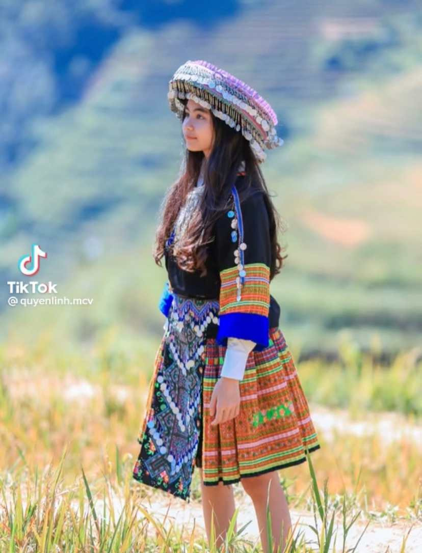 Sở hữu ngoại hình xinh xắn, hai con gái Quyền Linh trở thành nhân vật có sức hút lớn với người hâm mộ.