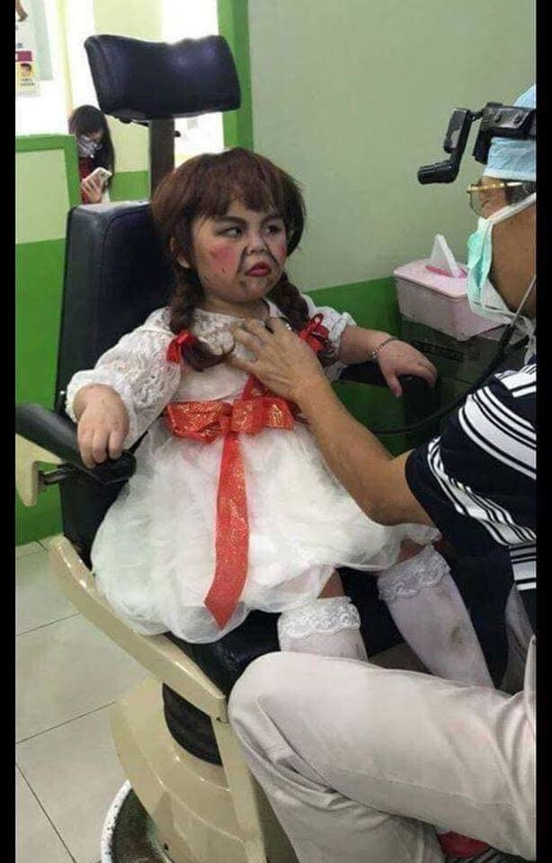 Mặc dù phần cosplay Halloween có phần kinh dị đi chăng nữa nhưng dưới bàn tay sáng tạo của các bậc phụ huynh kèm theo biểu cảm sinh động, đáng yêu của những đứa trẻ cũng khiến cư dân mạng phải “thả tim” không ngớt.