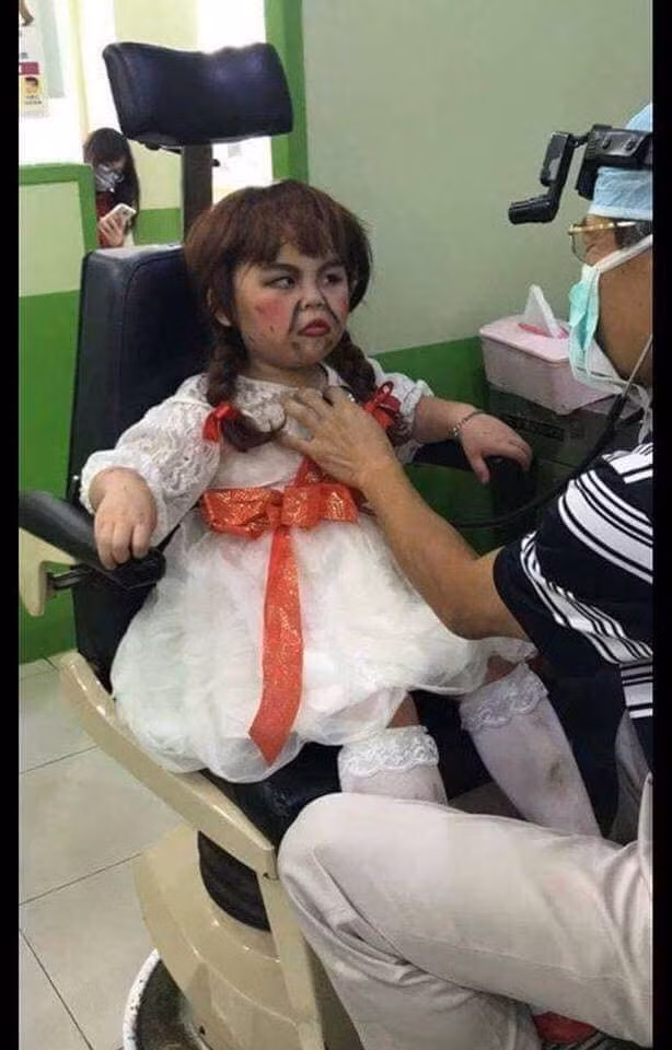 Mặc dù phần cosplay Halloween có phần kinh dị đi chăng nữa nhưng dưới bàn tay sáng tạo của các bậc phụ huynh kèm theo biểu cảm sinh động, đáng yêu của những đứa trẻ cũng khiến cư dân mạng phải “thả tim” không ngớt.