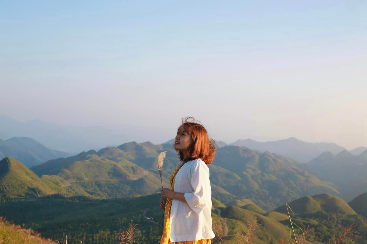 Những chuyến đi đầu tiên đến các tỉnh miền Tây để khám phá khung cảnh bình dị và người dân thân thiện, đồng thời chinh phục cực nam của Tổ quốc đã để lại cho Hoàng Anh nhiều kỷ niệm, từ đó khơi dậy đam mê khám phá và gu du lịch của cô sau này.