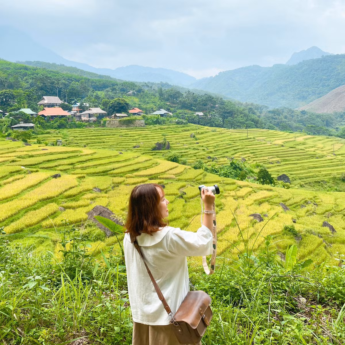 Hoàng Anh gặp không ít khó khăn trên hành trình của mình như từng bị lạc, bị mất đồ, hỏng xe hay rơi vào những tình huống dở khóc dở cười khác.