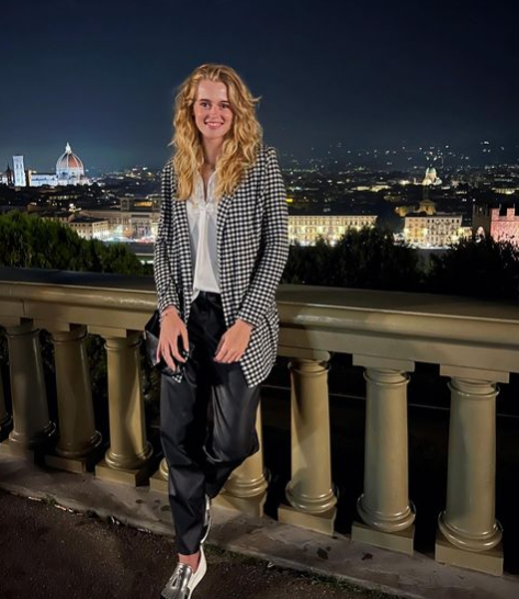 Hanna Orthmann cũng không ít lần có màn khoe dáng cực kỳ nóng bỏng với bikini.