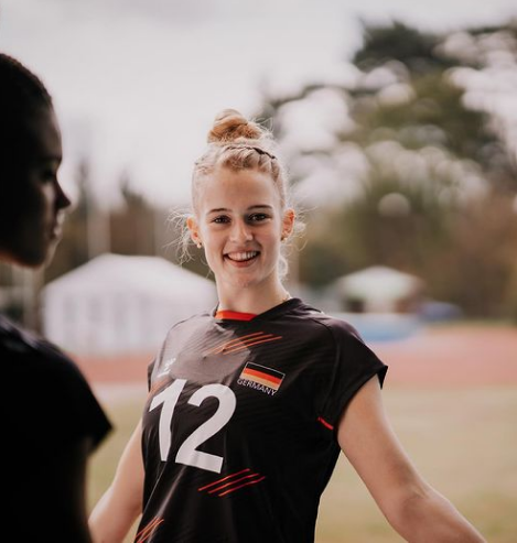 Gương mặt đẹp như thiên thần cùng vóc dáng lý tưởng giúp cầu thủ bóng chuyền Orthmann luôn thu hút sự chú ý của cánh báo giới. Ảnh: IGNV