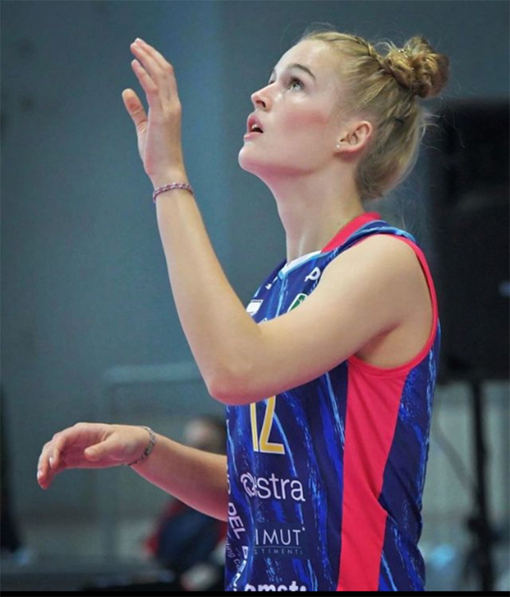 Ngoài tài năng, Hanna Orthmann còn được biết đến với nhan sắc thuộc top đầu làng bóng chuyền thế giới.