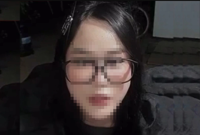 Tối ngày 8/10, Anna Bắc Giang phát trực tiếp trên tài khoản của mình để thu hút người xem và quảng cáo sản phẩm thông qua hình thức liên kết với TikTok Shop. Đỉnh điểm, buổi phát sóng của người này có hơn 15.000 tài khoản theo dõi trực tiếp.