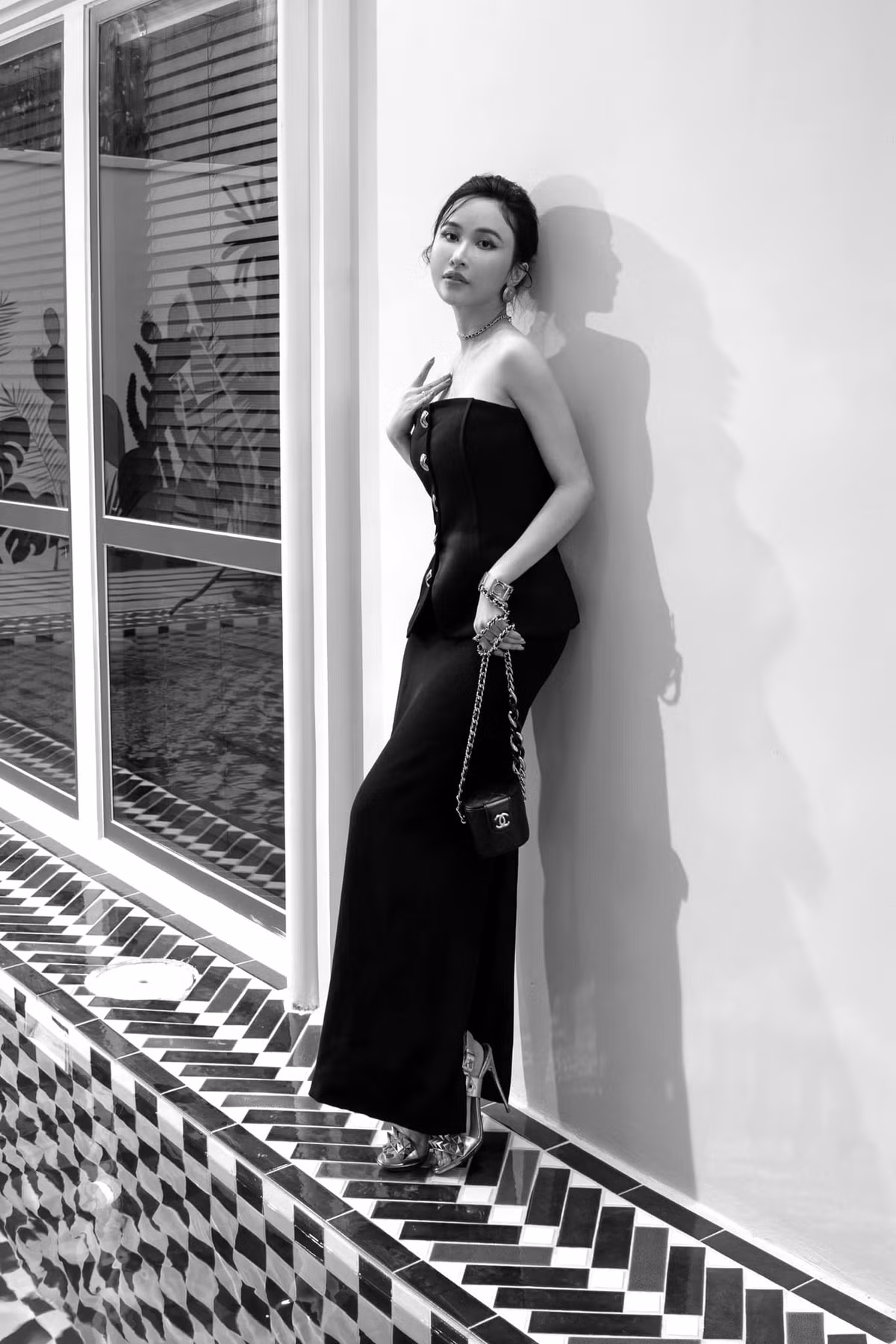 Không chỉ khiến chị em ghen tỵ vì vẻ ngoài, Mina Phạm còn may mắn được chồng chiều chuộng.