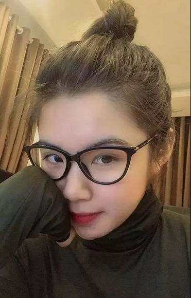 PewPew cũng tiết lộ anh tỏ tình bạn gái khi đang ngồi trên một băng ghế đá. Mọi thứ diễn ra đơn giản, không hề cầu kỳ.