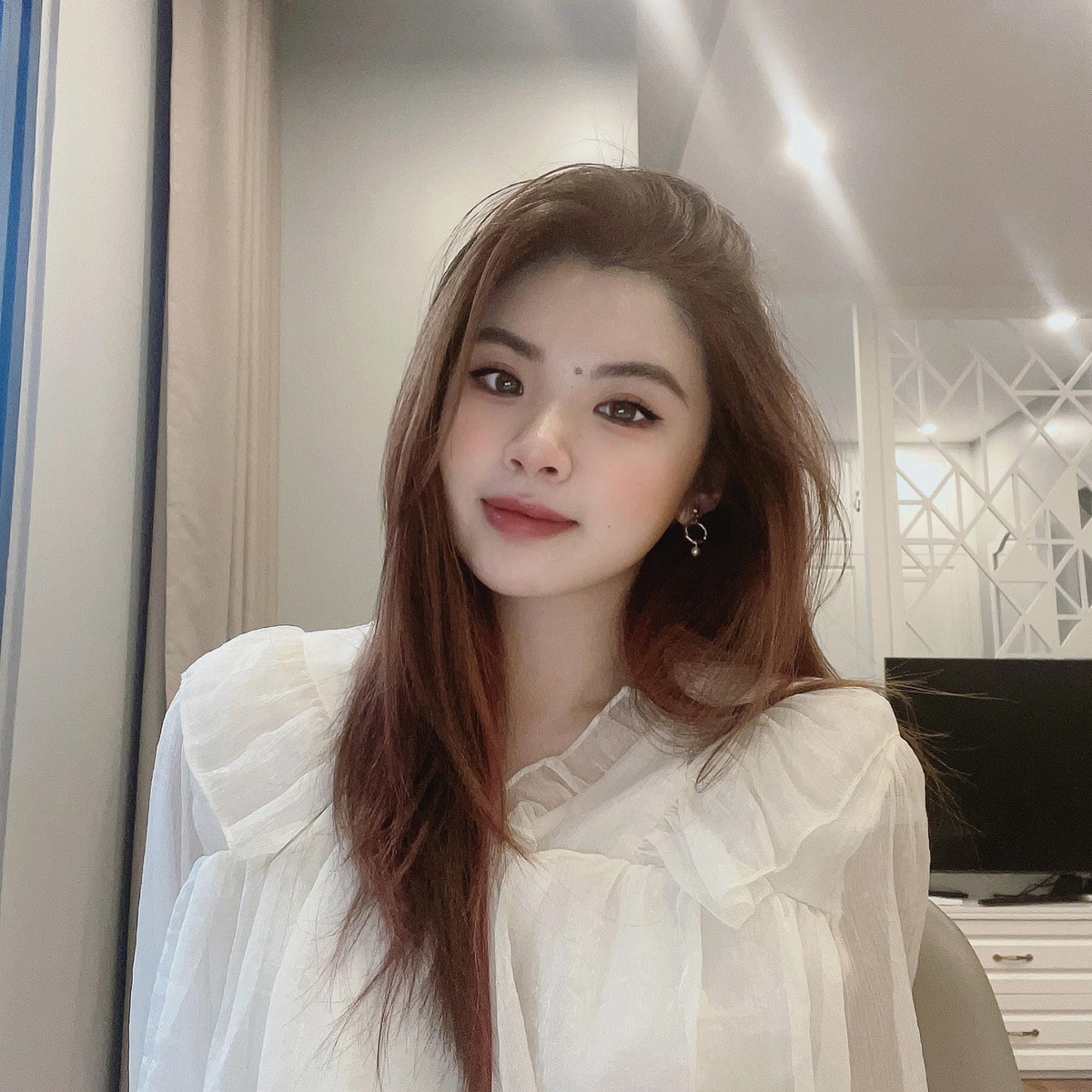 Điều duy nhất mà người hâm mộ có thể thấy ở Hồng Nhật có lẽ chỉ là ngoại hình xinh xắn, dễ thương theo kiểu rất đơn sơ, giản dị.