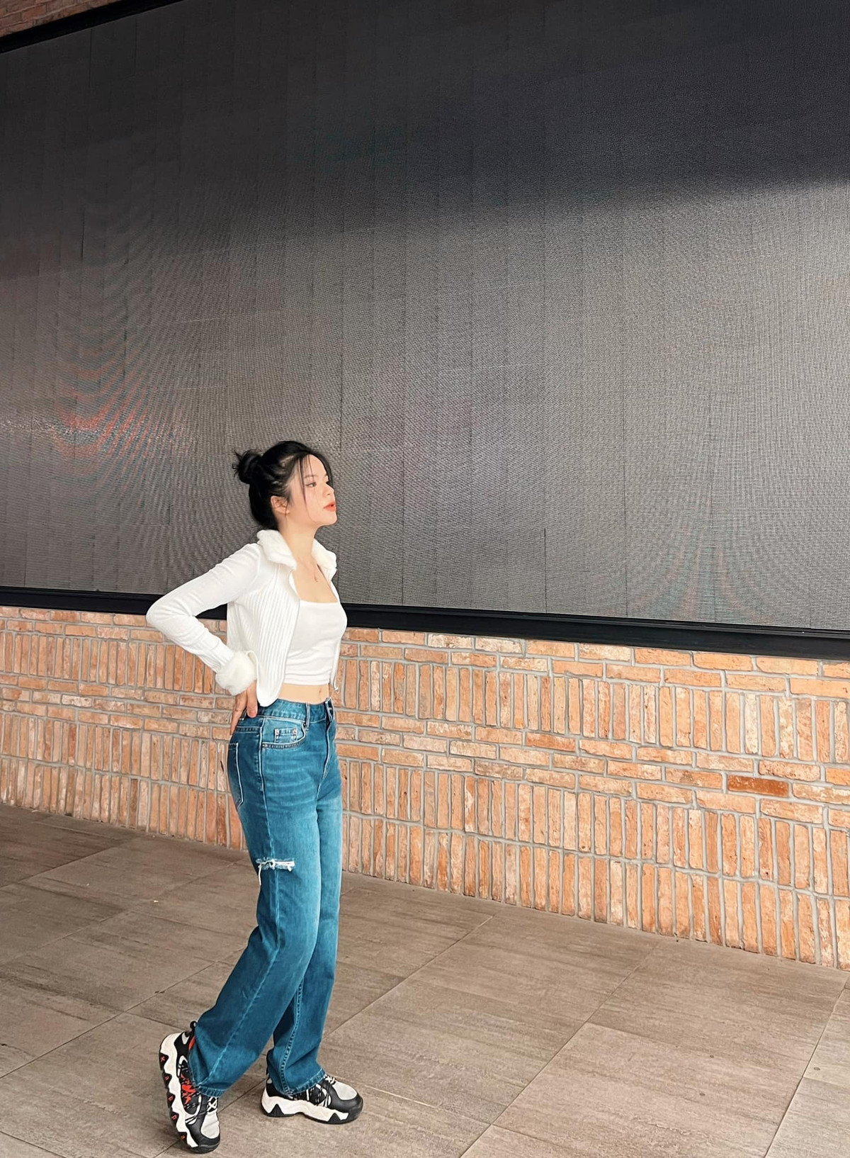 Sở hữu chiều cao chỉ 1,5m nhưng MC VTV này lại mặc đẹp nhiều phong cách.