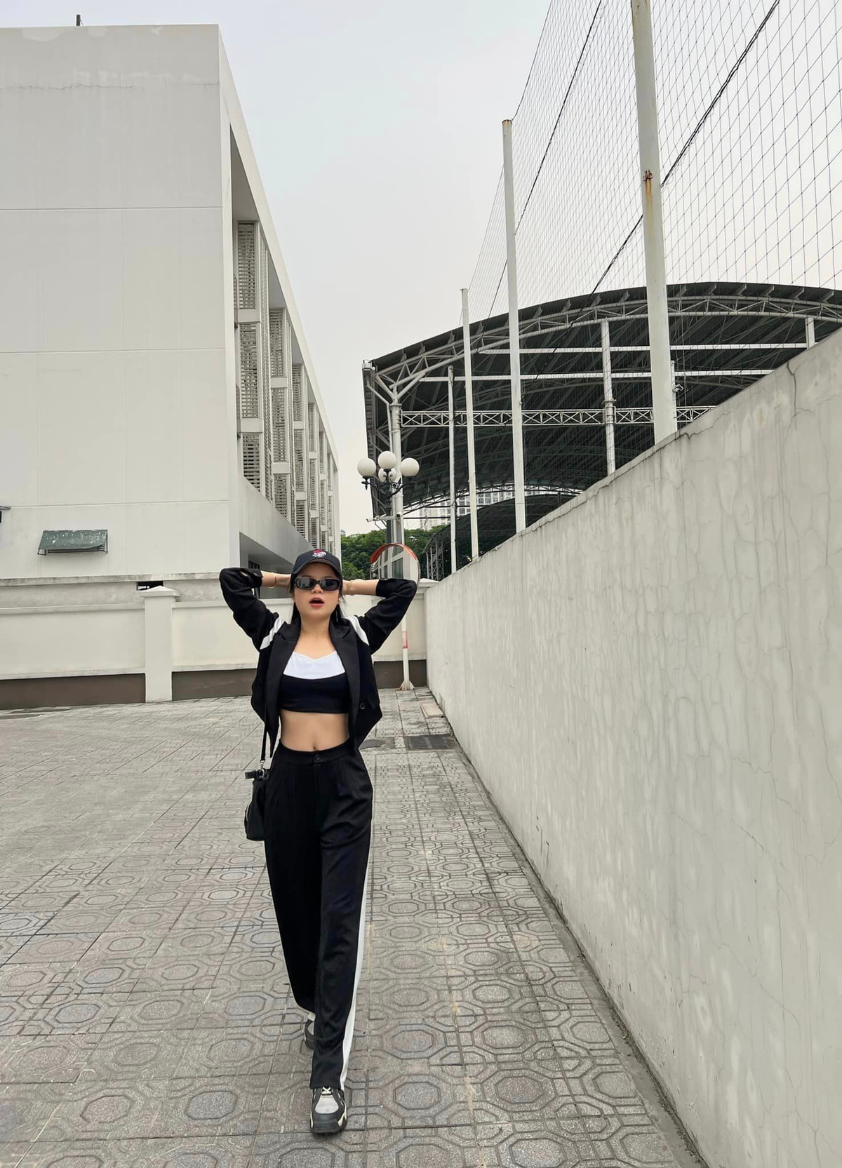 Hà Đan (sinh năm 1995) là nữ MC quen thuộc trên truyền hình. Cô được khán giả VTV biết đến khi dẫn dắt các chương trình như: Bay vào tương lai, Lắng nghe con yêu, Bốn mùa yêu thương...