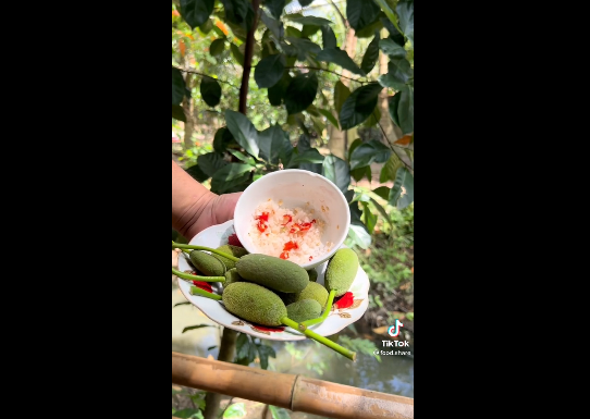 Không chỉ là một món ăn, với nhiều người đây còn là kỉ niệm của một tuổi thơ dữ dội.