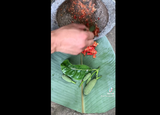 Vị chát của mít cùng chút cay cay mặn mặn của nước chấm sẽ khiến bạn phải “nuốt nước bọt” mỗi khi nghĩ đến.