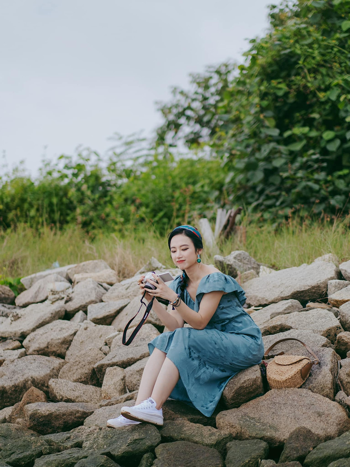 Trên nền tảng mạng xã hội, người đẹp thường xuyên gây thương nhớ khi khoe nhan sắc như bị thời gian bỏ quên.