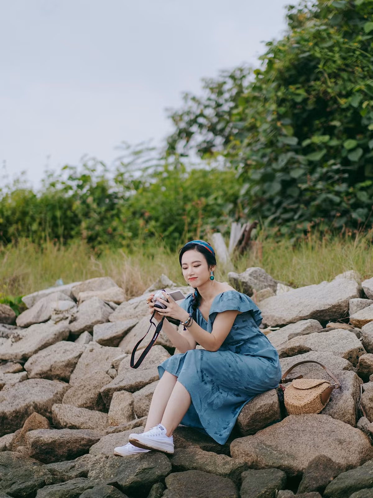 Trên nền tảng mạng xã hội, người đẹp thường xuyên gây thương nhớ khi khoe nhan sắc như bị thời gian bỏ quên.