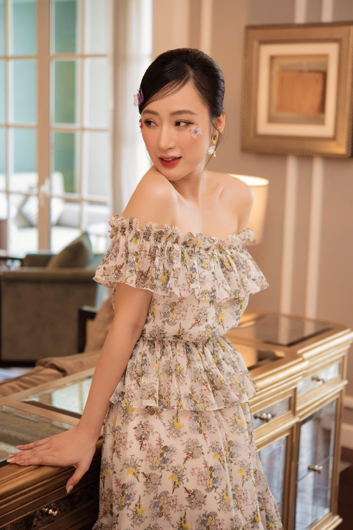 Hễ mỗi lần có động thái, hot girl đình đám một thời đều thu về lượt tương tác khủng.