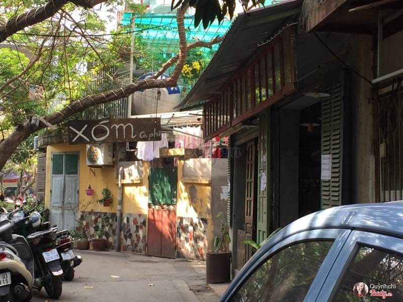 Xóm Cafe là một trong những quán cafe nhẹ nhàng và cổ điển được nhiều người yêu thích. Khi đến đây bạn còn có cơ hội thưởng thức những đêm nhạc “quên lối về” vào mỗi buổi cuối tuần. Địa chỉ: N6E Trung Hòa, Nhân Chính ( Ngõ 48 Lê Văn Lương). Ảnh: Tổng hợp Facebook