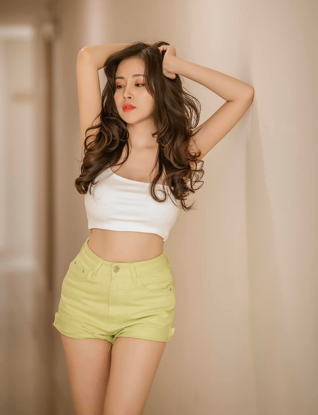 Ở tuổi cận kề 30, cô được nhận xét ngày càng xinh đẹp.