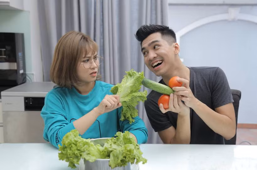 PewPew và Misthy đều là những streamer chiếm được rất nhiều tình cảm của dân mạng. Sự kết hợp ăn ý, lối nói chuyện hài hước, việc chăm chỉ cùng nhau xuất hiện, rất dễ hiểu khi cả hai được fans "ship" nhiệt tình.