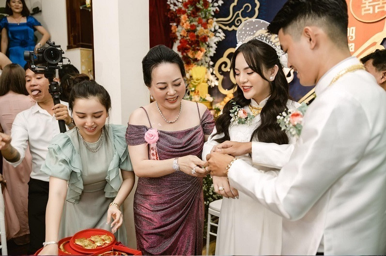 Trước đó, mạng xã hội cũng trầm trồ chia sẻ một đám cưới khủng khác cũng tại miền Tây với của hồi môn sương sương vài chục tỷ đồng. Ảnh: FB Đ.T