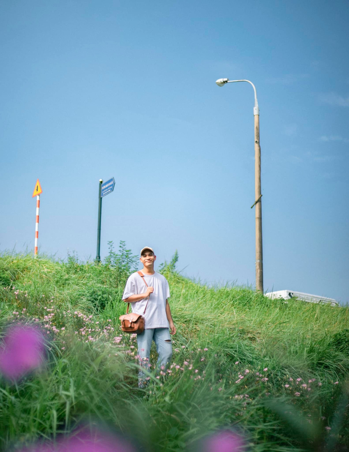 Khung cảnh đê cỏ lau Ngọc Thụy bình yên, trong trẻo khiến nhiều người liên tưởng đến cảnh quan của một ngôi làng bình yên ở nước Nhật.