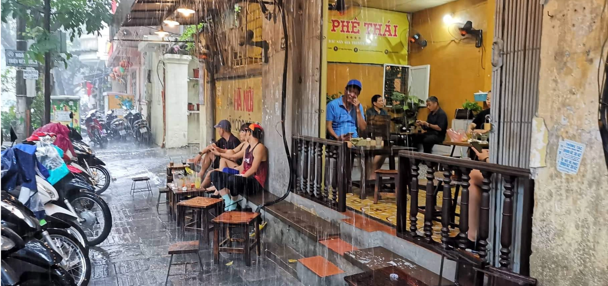Cafe Thái cũng là một trong những hàng quán Hà Nội có tuổi đời gần 100 năm.