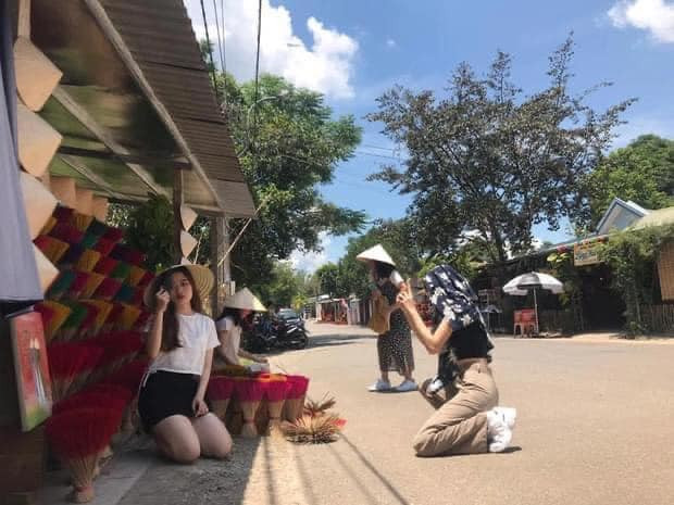 Nói về việc “sống ảo” thì chắc chắn không phải là câu chuyện của một người. Nên cuộc đời này chỉ cần đứa bạn chụp hình cho ta đầy tâm huyết như thế này thôi là đã đủ mãn nguyện.