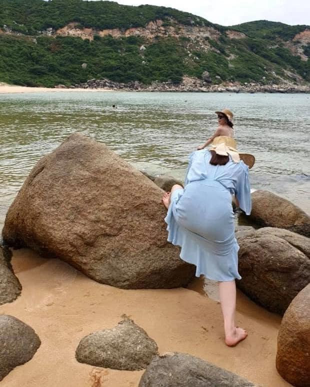 Nhiều người bạn đã không ngại lăn xả trên đường, tạo dáng kỳ cục để chọn góc máy đẹp nhất chụp ảnh cho bạn của mình.