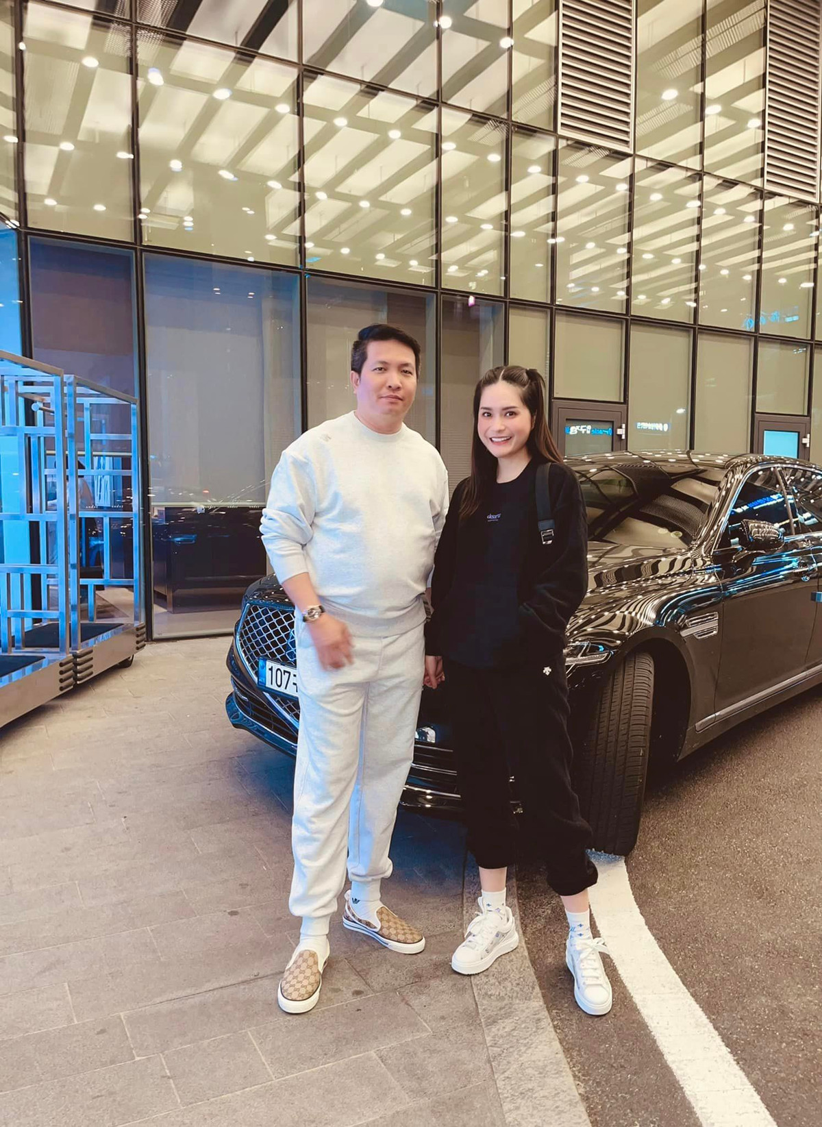 Mỗi lần "nữ đại gia quận 7" bị cư dân mạng bàn tán, doanh nhân Nguyễn Quốc Vũ luôn ra mặt bênh vực.