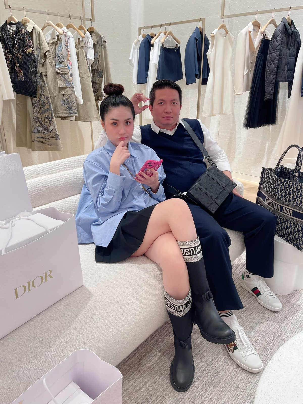 Đoàn Di Băng được biết đến với danh xưng "ca sĩ lấy chồng đại gia". Chồng cô là Nguyễn Quốc Vũ, sinh năm 1978. Anh sinh ra trong gia đình có truyền thống kinh doanh.