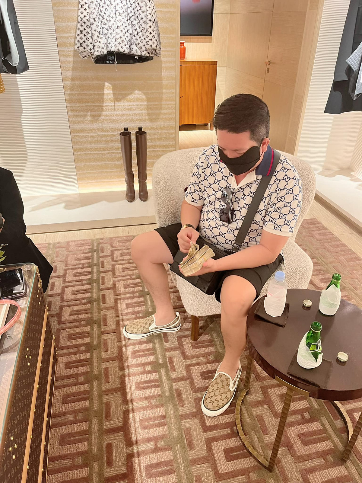 Ngoài ra, sau đám cưới Đoàn Di Băng còn được gia đình chồng tặng của hồi môn trị giá 2 tỷ đồng và căn nhà 1 triệu USD.