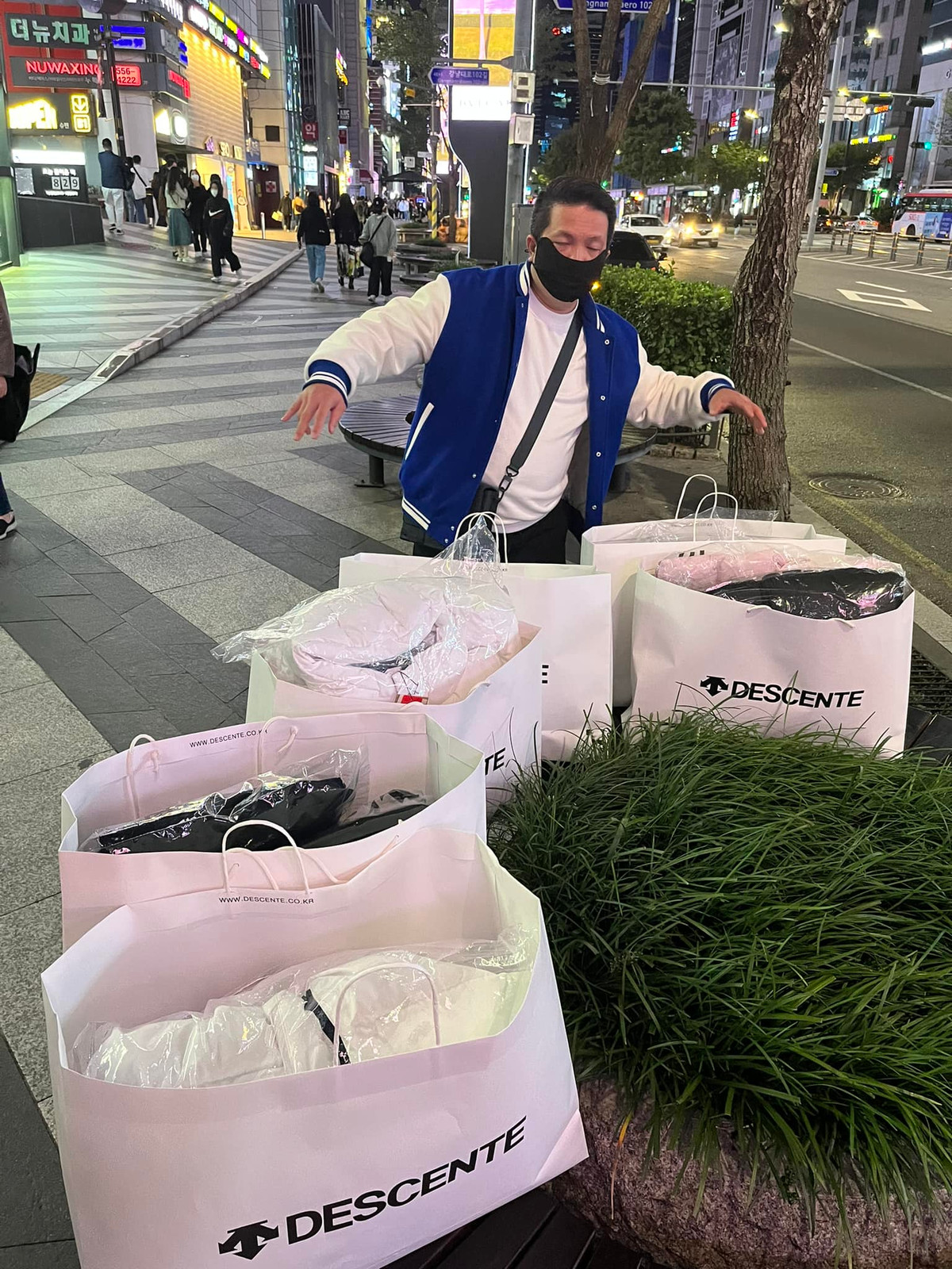 Năm 2012, Đoàn Bi Băng lên xe hoa. Thời điểm đó, cặp đôi tổ chức đám cưới hết hơn 3 tỷ đồng, được đánh giá không hề thua kém "ngọc nữ" Tăng Thanh Hà.