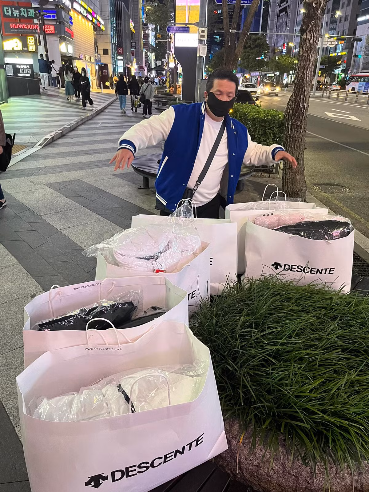 Năm 2012, Đoàn Bi Băng lên xe hoa. Thời điểm đó, cặp đôi tổ chức đám cưới hết hơn 3 tỷ đồng, được đánh giá không hề thua kém "ngọc nữ" Tăng Thanh Hà.