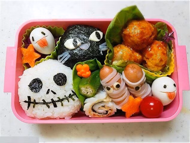 Bên cạnh đó cũng có những bậc phụ huynh lo sợ con em mình sẽ sợ hãi khi nhìn thấy những hình thù kì dị.