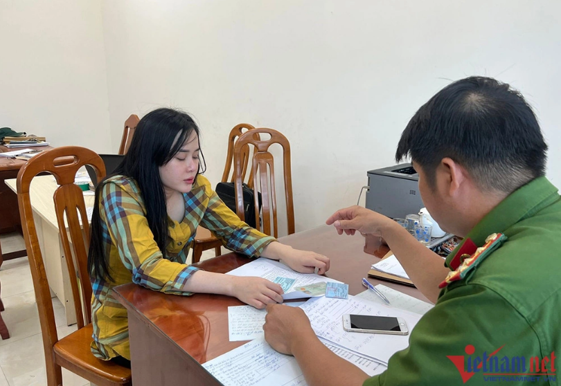 Ngay sau khi thông tin trên được lan truyền trên MXH, netizen lập tức bàn tán xôn xao và khá bất ngờ với tài năng kiếm tiền trên mạng của "cô dâu lừa đảo" này mặc dù cô nàng đang dính tai tiếng. Ảnh: Vietnamnet