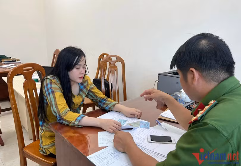 Ngay sau khi thông tin trên được lan truyền trên MXH, netizen lập tức bàn tán xôn xao và khá bất ngờ với tài năng kiếm tiền trên mạng của "cô dâu lừa đảo" này mặc dù cô nàng đang dính tai tiếng. Ảnh: Vietnamnet