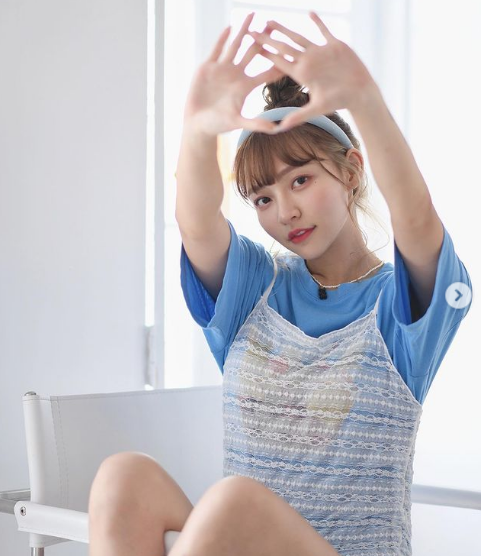 Trước khi tham gia đội cổ vũ, gái xinh từng là MC mạng, đảm nhận nhiều công việc khác nhau, tích lũy được không ít người hâm mộ.