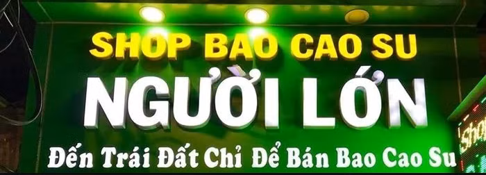 Lại là một típ "đến trái đất chỉ để" được cư dân mạng chụp được. Biển quảng cáo này hiếm thấy khó tìm trên đường.